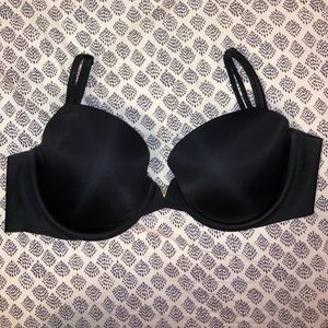 32DDD bra: Victoria’s Secret